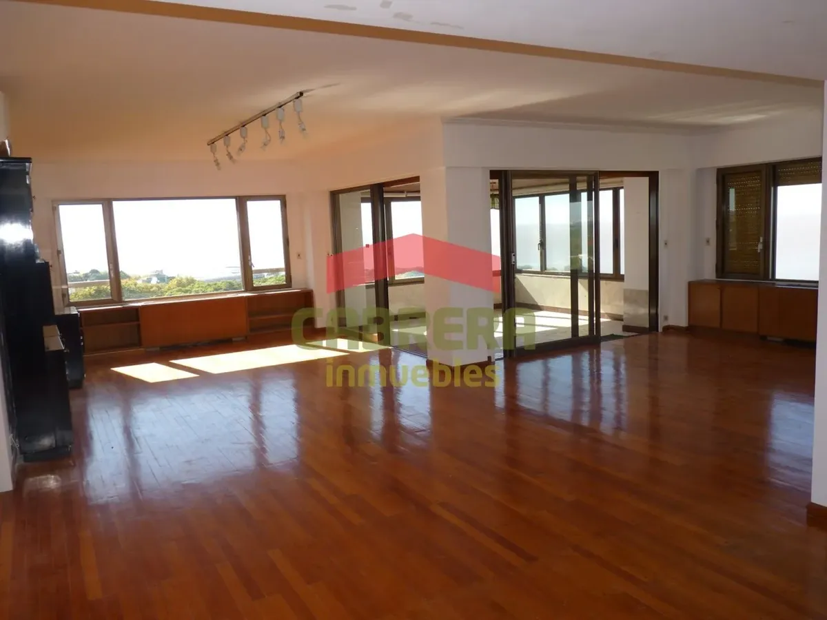 Piso con vista al río y 2 cocheras