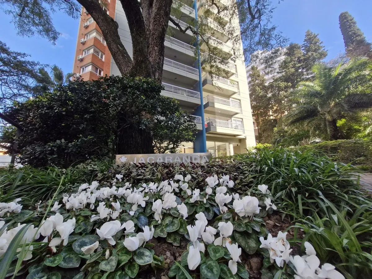 Departamento en Olivos con balcón terraza