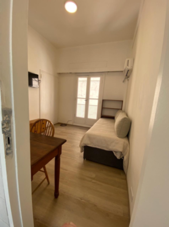 Recently renovated studio with cross ventilation