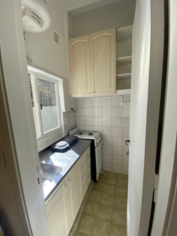 Recently renovated studio with cross ventilation