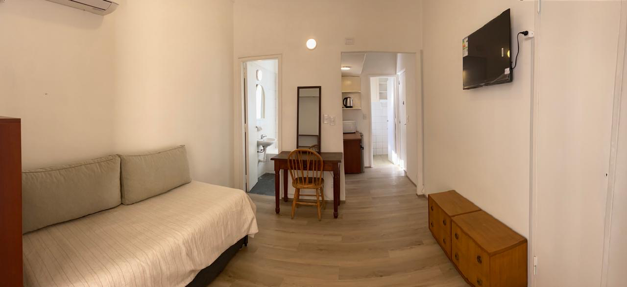 Recently renovated studio with cross ventilation
