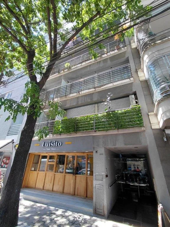 Departamento con Patio - Apto Profesional y Comercial - Luminosa y Moderna - Bajas Expensas