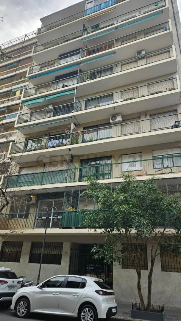 Departamento con balcón al frente