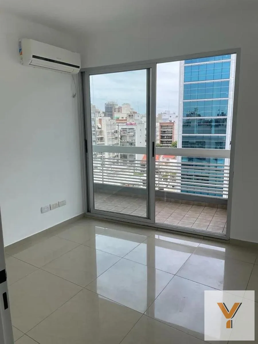 Monoambiente con balcón y norte