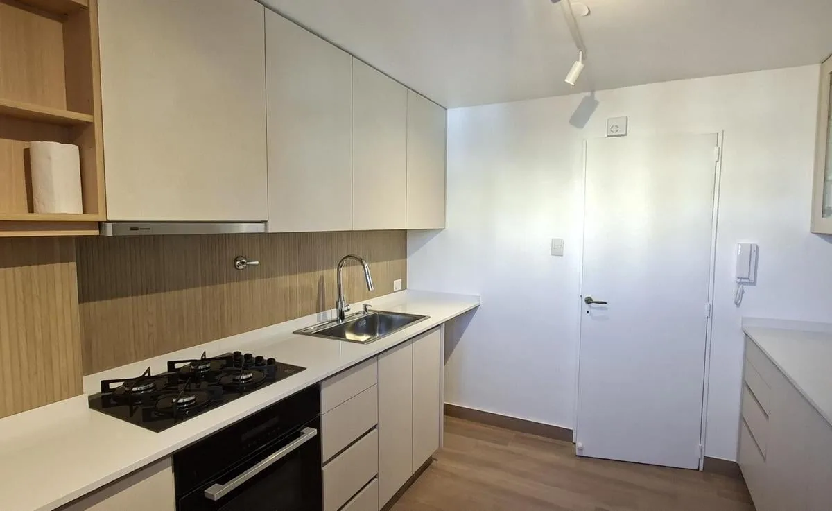Departamento en esquina con balcón