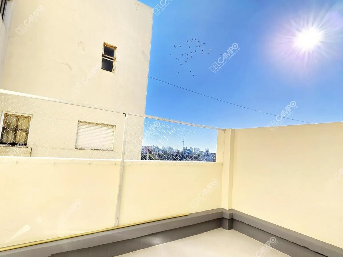 2 ambientes con terraza y balcón
