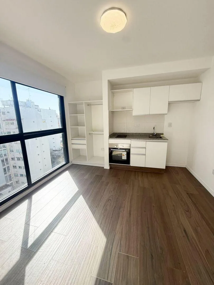 Monoambiente con balcón y amenities