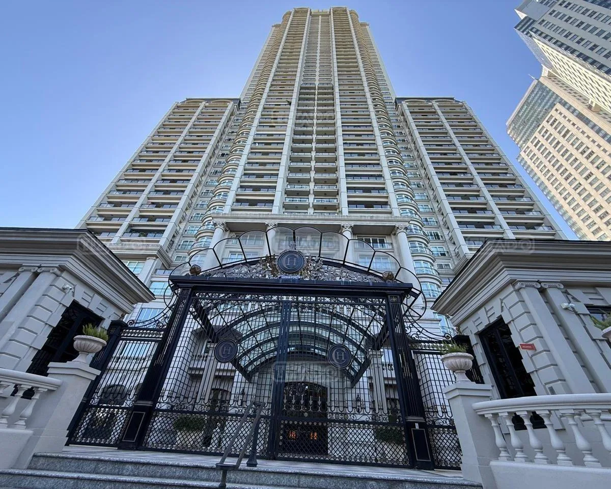 2 suites con balcón y cochera