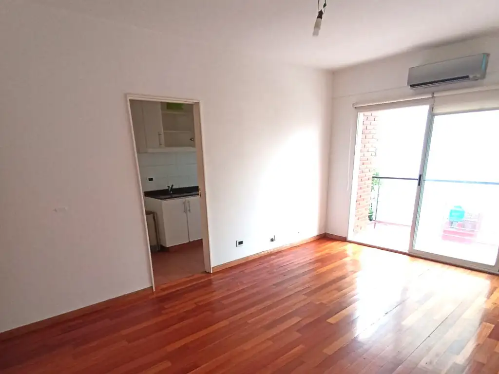 Departamento 2 ambientes con balcón
