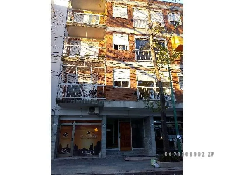 Departamento con balcón en Olivos