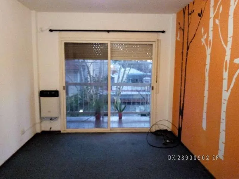 Departamento con balcón en Olivos
