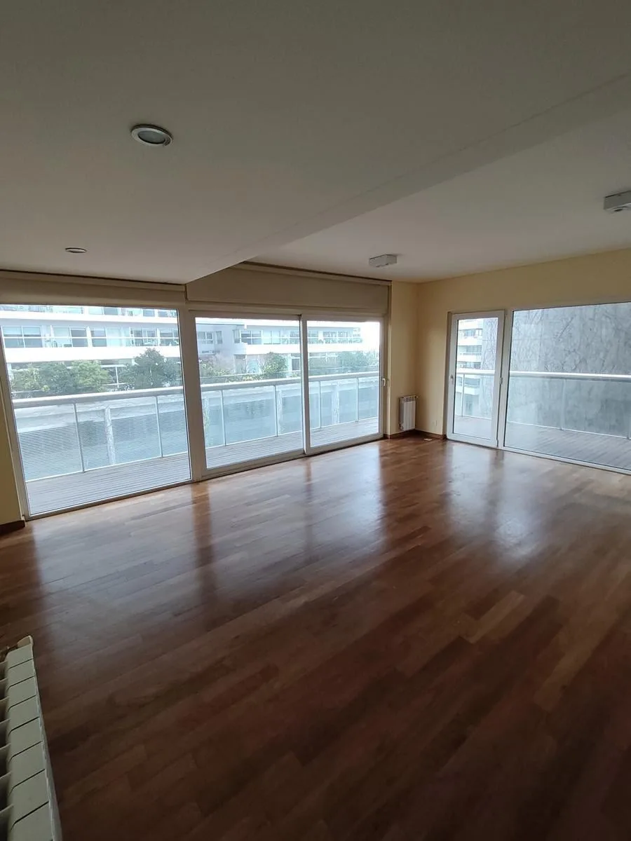 Condo with balcony and parking