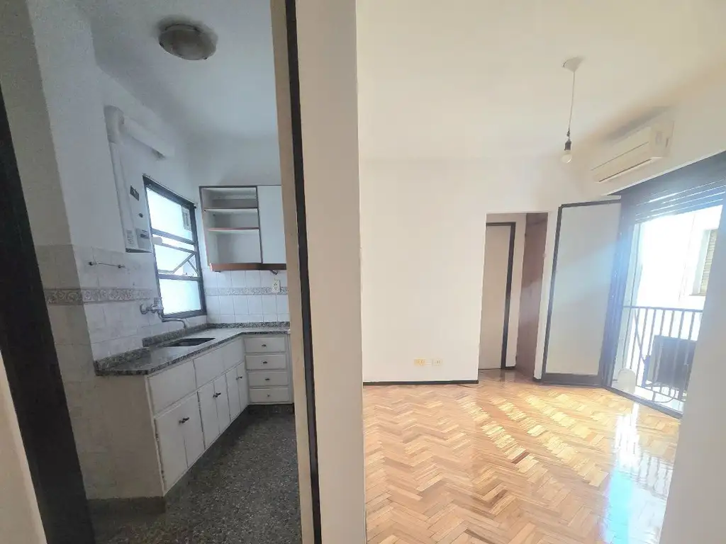 Departamento en Villa Urquiza con balcón francés