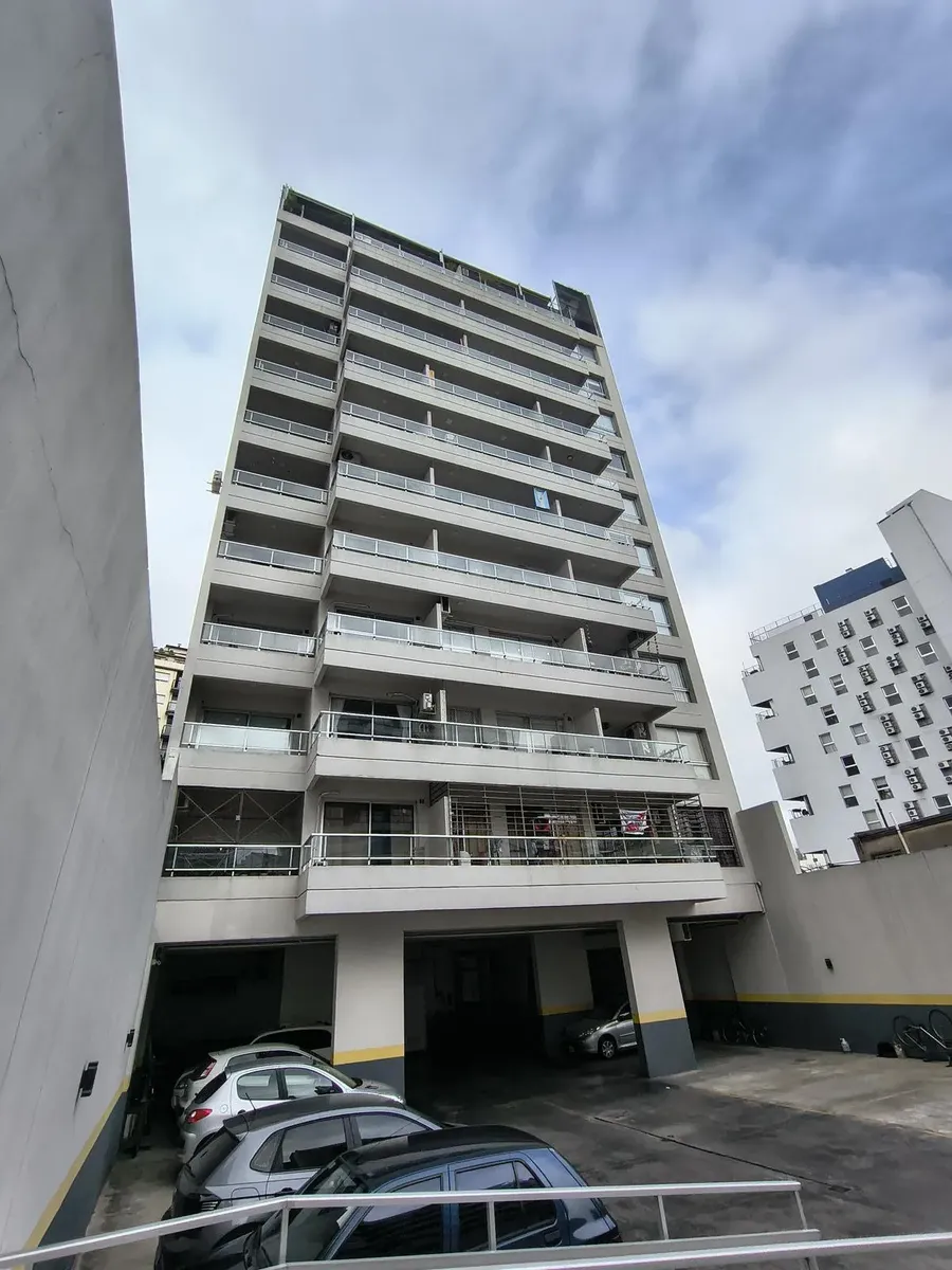 Monoambiente con balcón y pileta