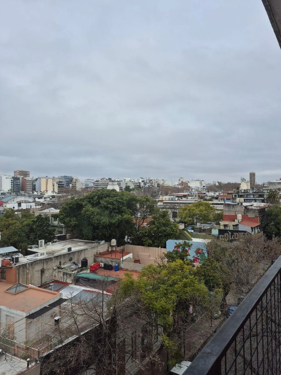 2 ambientes con balcón corrido