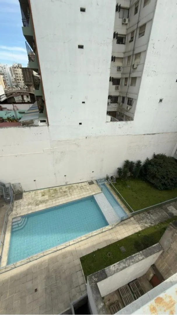 Monoambiente contrafrente con balcón