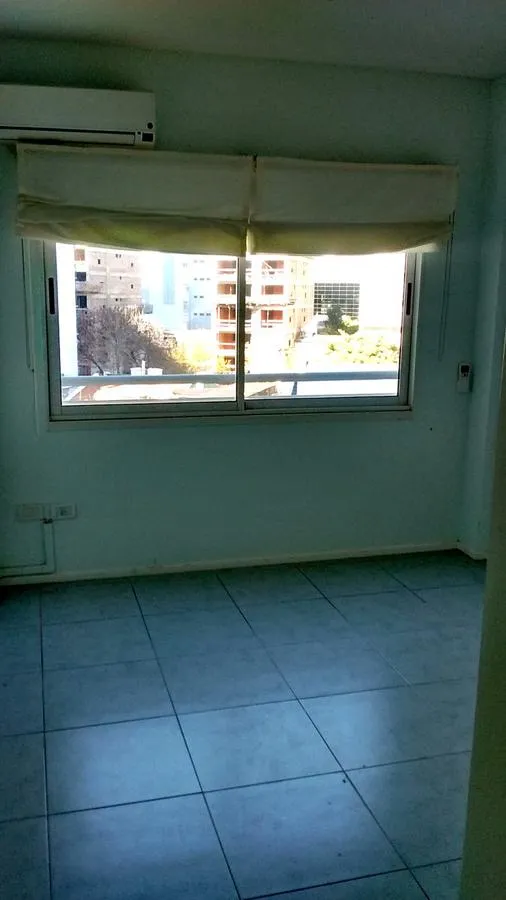 Departamento con balcón y cochera