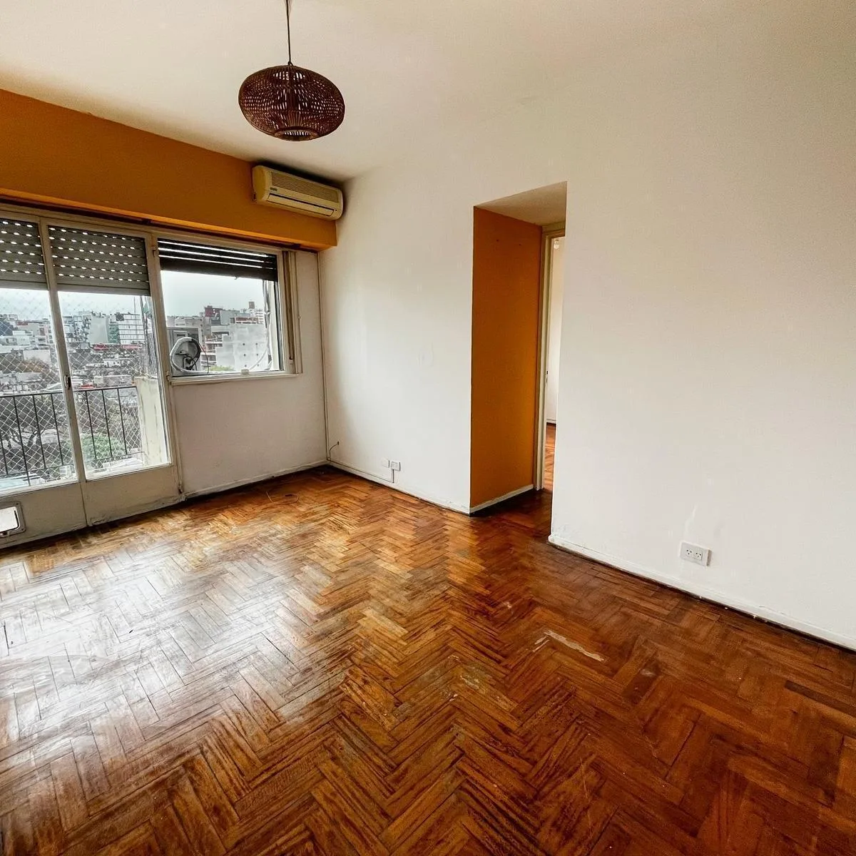 Departamento con balcón al contrafrente