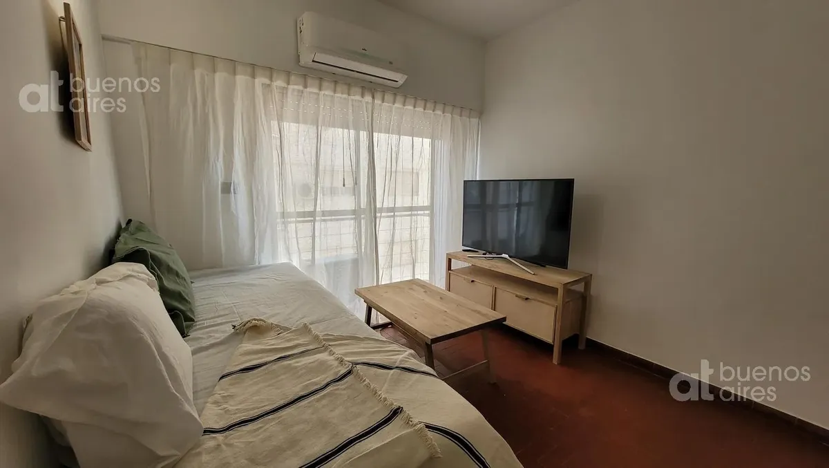 2 ambientes con balcón francés