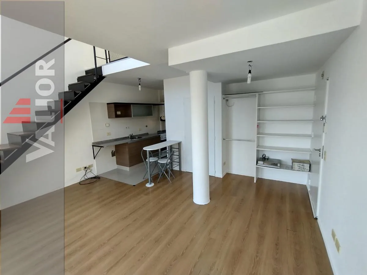 Loft dúplex con balcón y cochera
