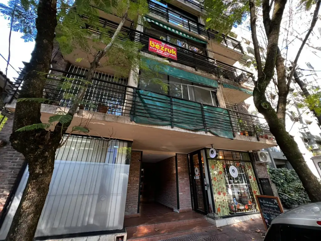 Monoambiente con balcón francés