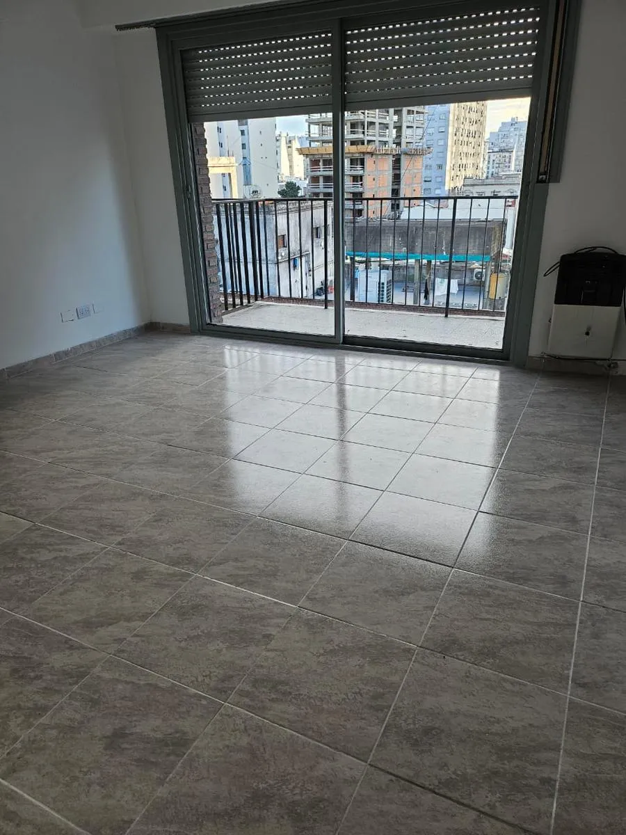 Monoambiente con balcón