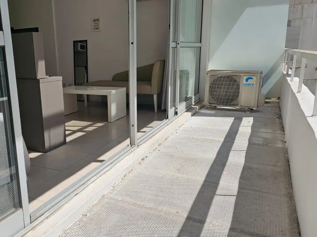 Monoambiente amoblado con balcón