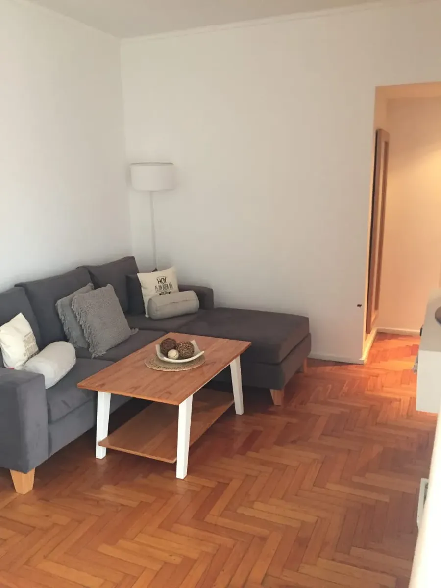 Departamento De 2 Ambientes Remodelado A Nuevo Con Balcón.