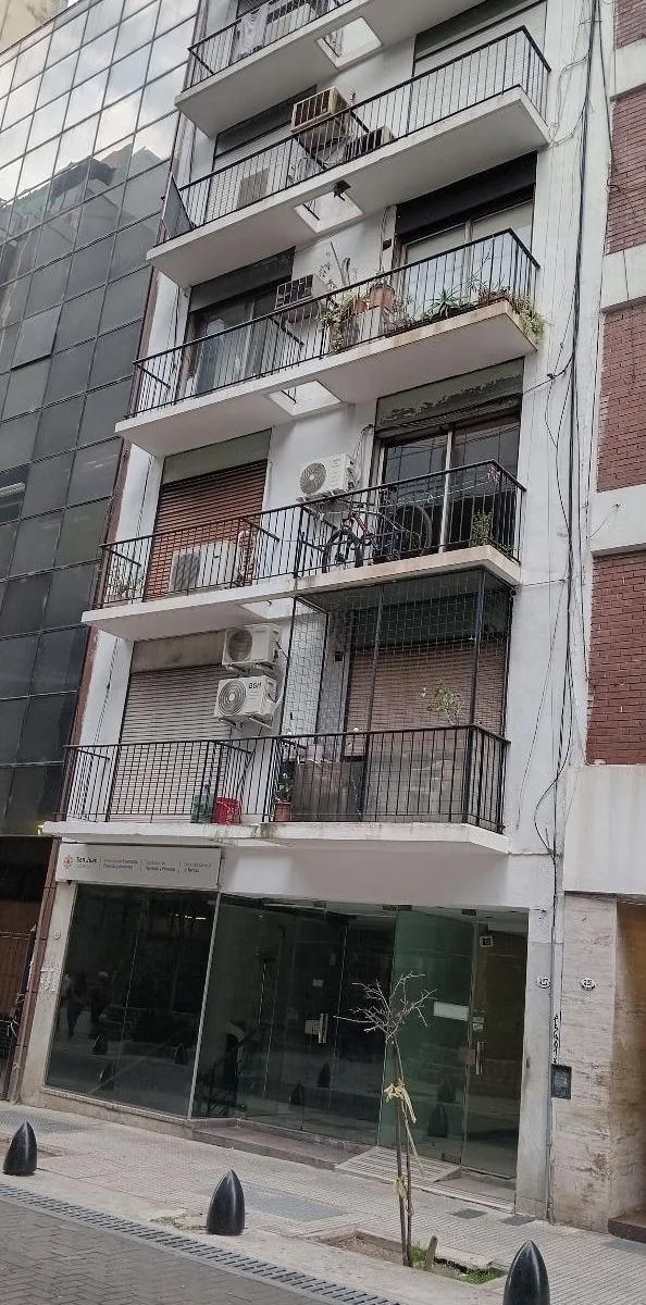 Departamento al frente con balcón
