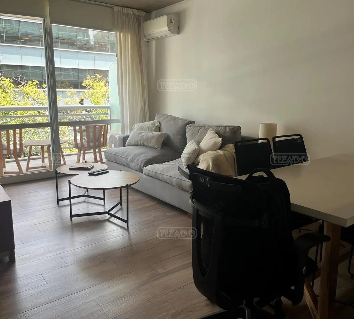 2 ambientes con balcón y jardín