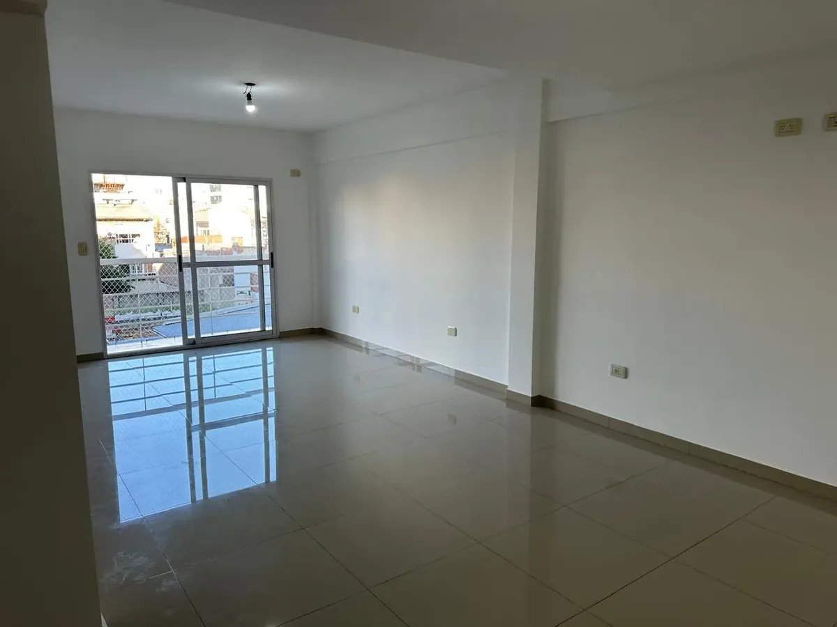 Departamento 2 ambientes con balcón