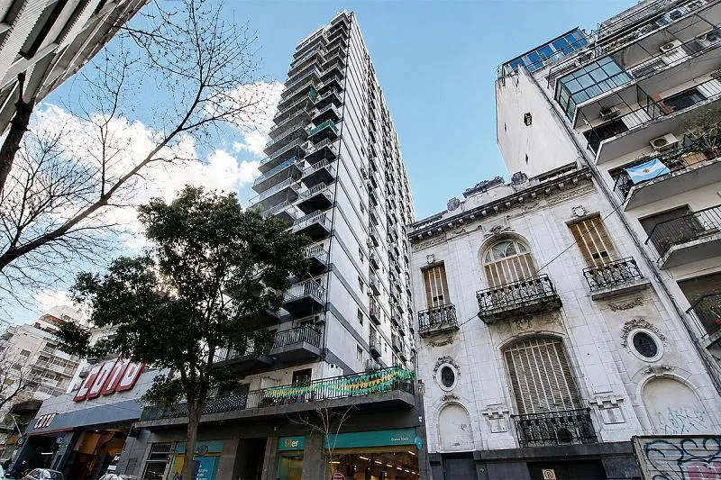 Monoambiente con balcón