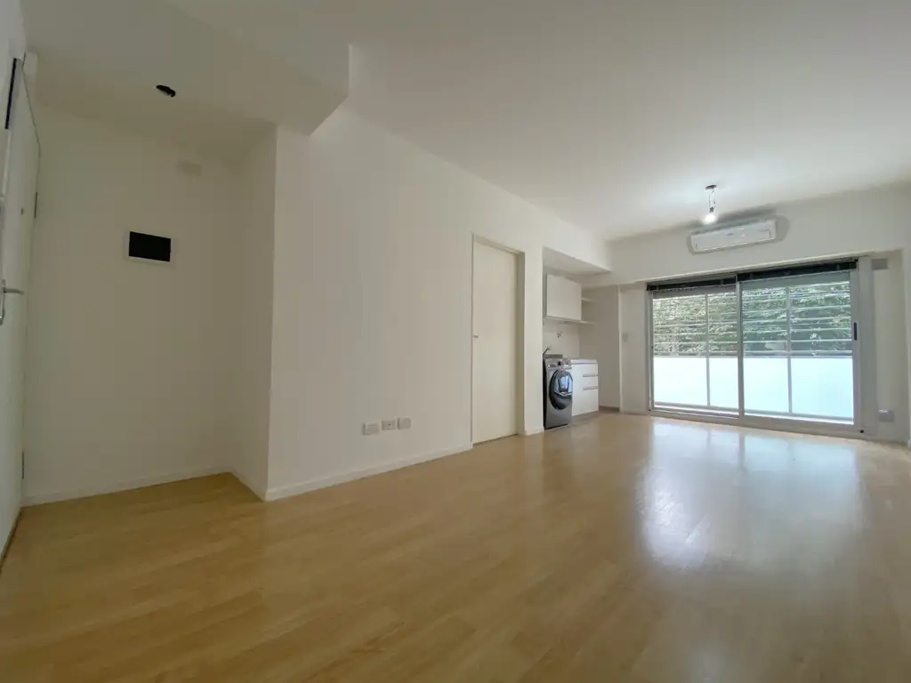 Departamento con balcón corrido