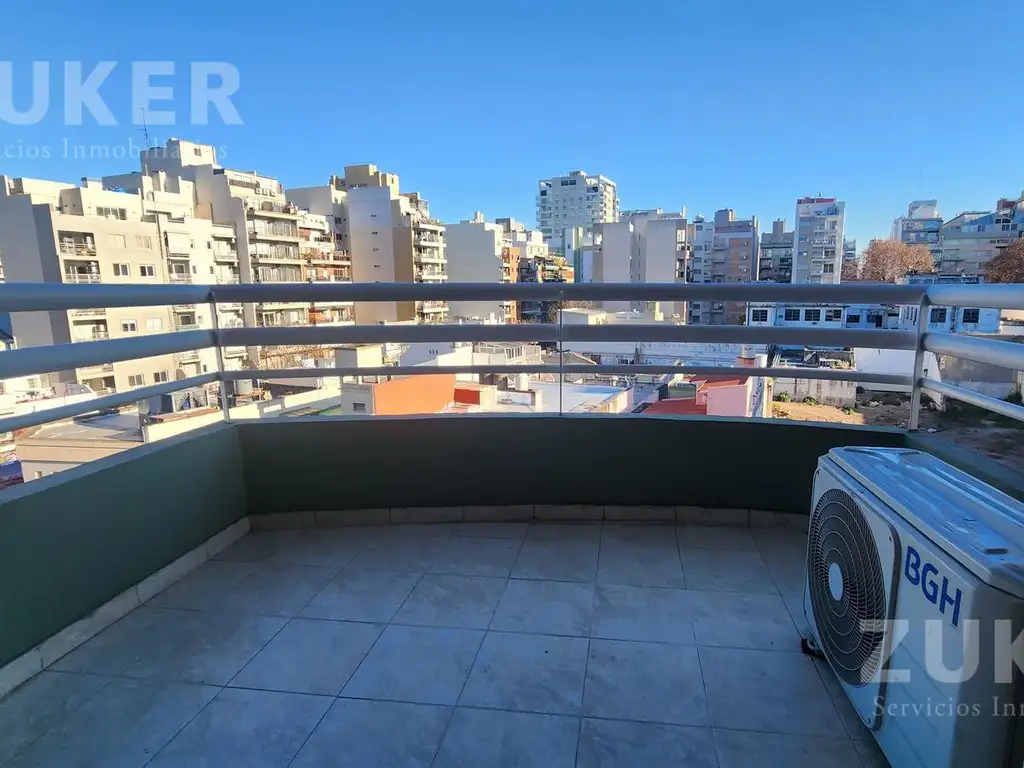 Monoambiente con balcón y cocina a gas