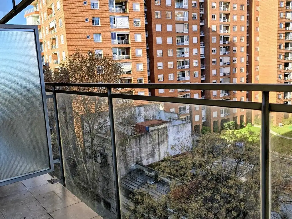 Monoambiente con balcón en Nuñez