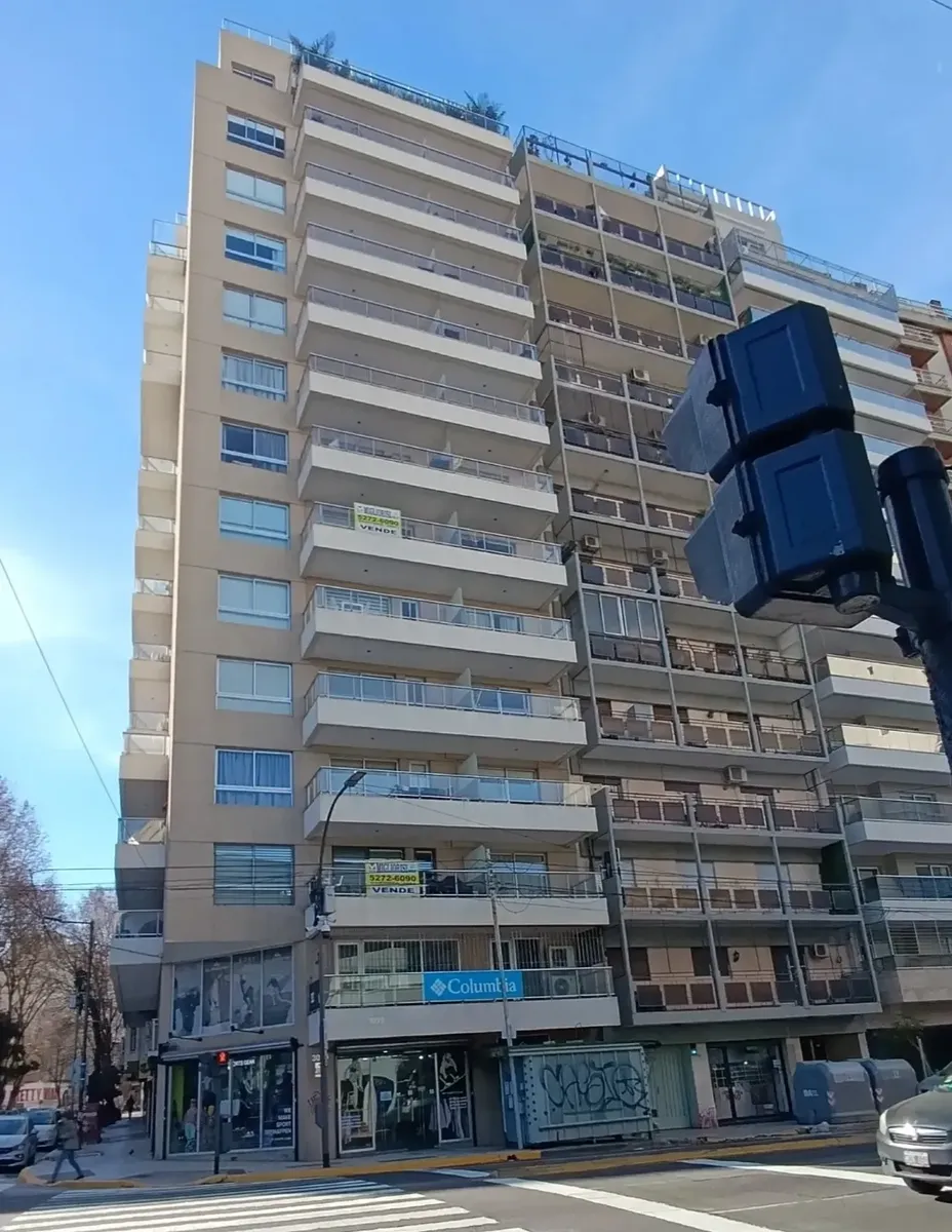Monoambiente con gran balcón