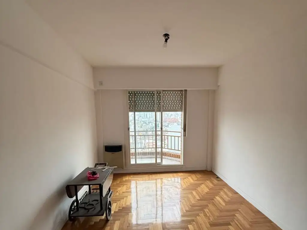 Piso 13 con balcón terraza