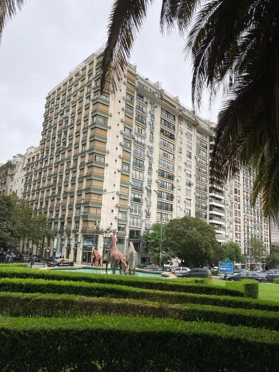 Alquiler De Semipiso En Retiro: Piso Alto Muy Luminoso, 2 Dorm   Escritorio Y Balcón Corrido
