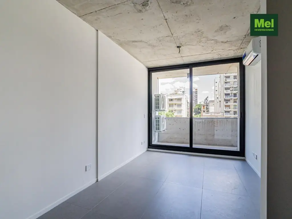 Departamento contrafrente con balcón
