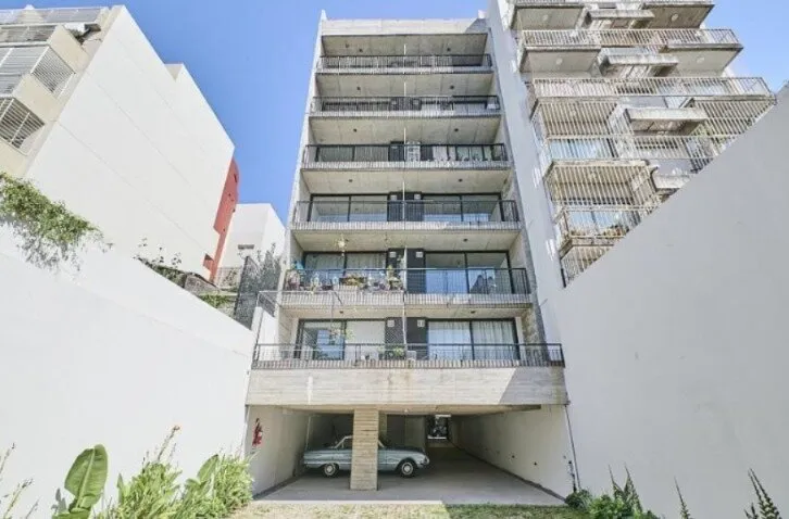 Monoambiente con balcón y pileta