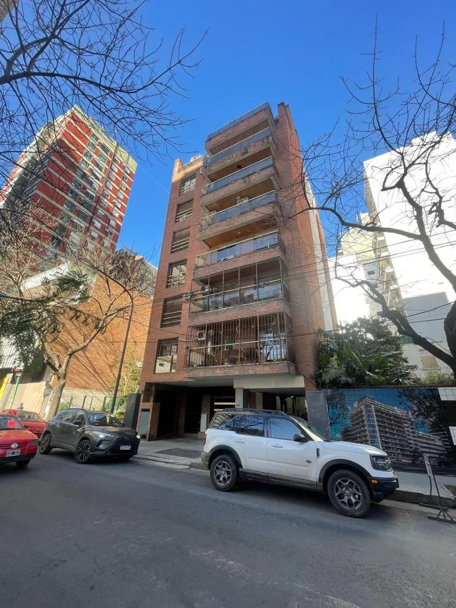Semipiso contrafrente con balcón