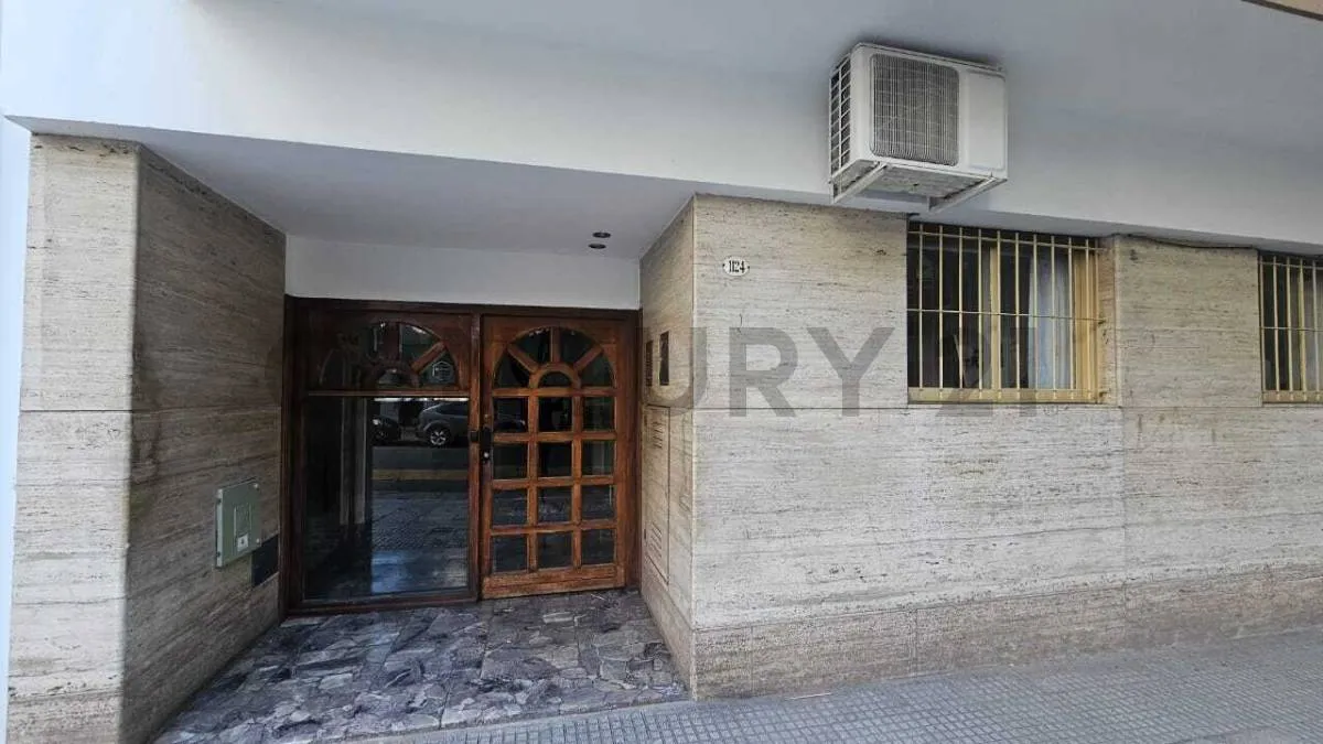 2 Ambientes En Alquiler  Caballito  Primer Piso Lateral