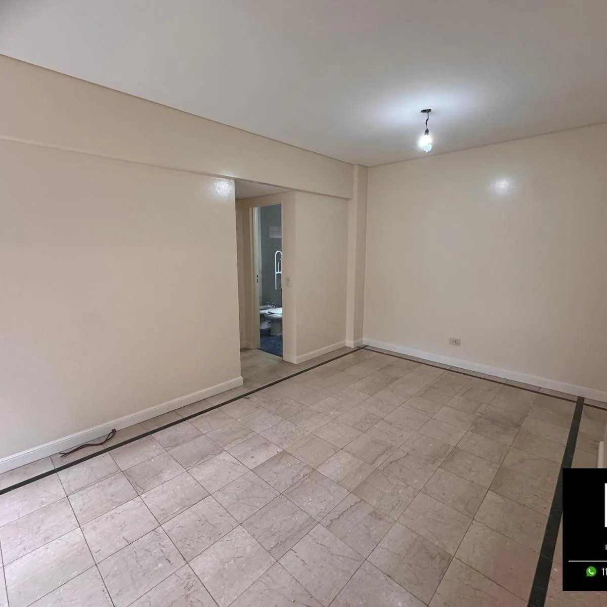 2 ambientes con balcón y AC