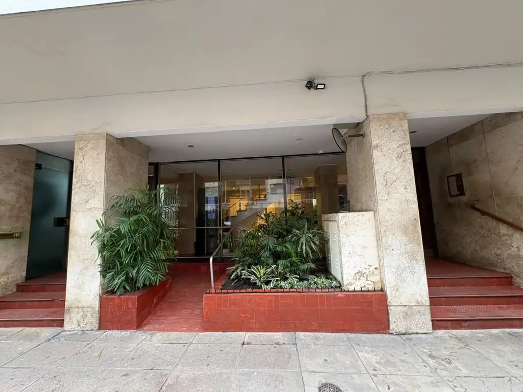 Departamento con terraza y AC
