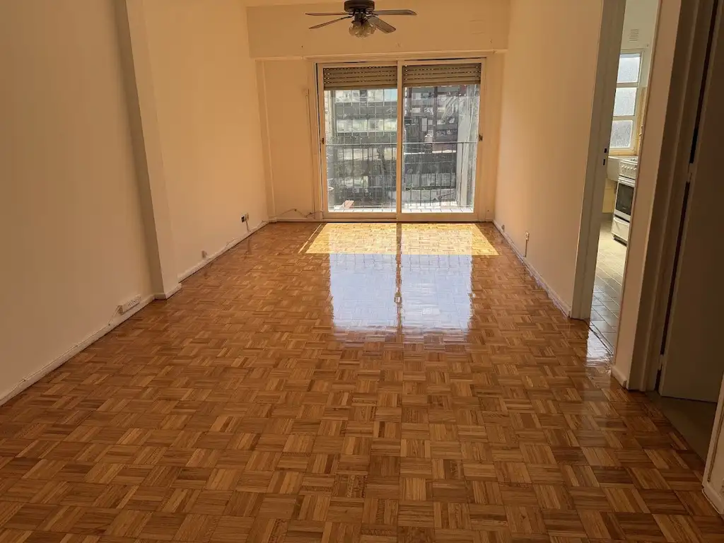 Monoambiente con balcón