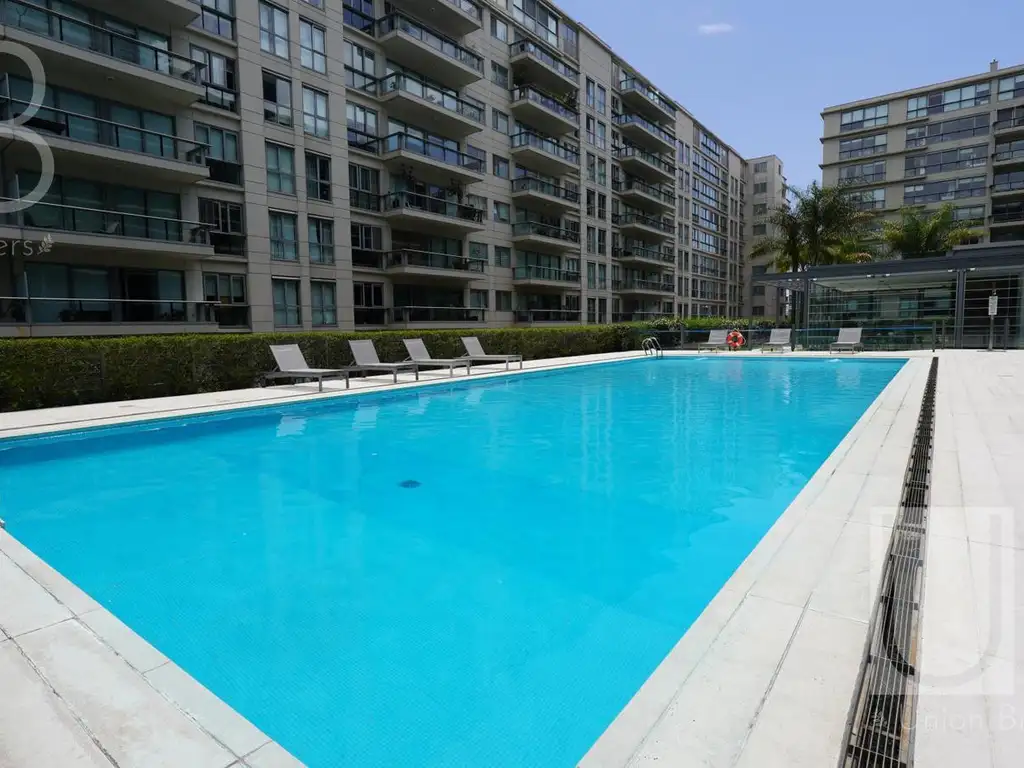 Departamento en Puerto Madero con balcón