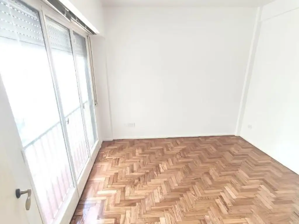 Divisible studio with French balcony