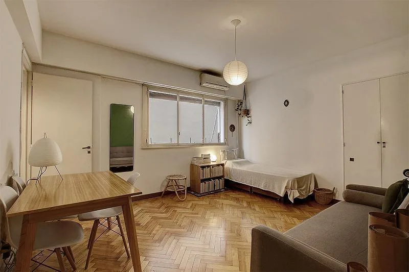 Monoambiente lateral en Recoleta