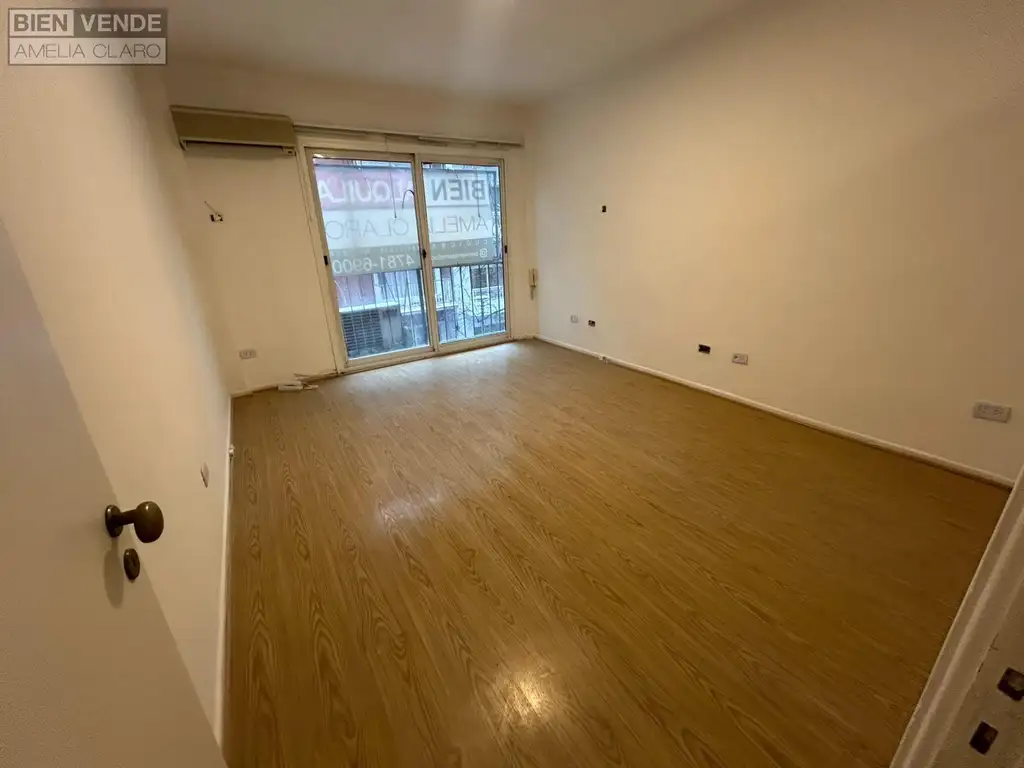 Monoambiente con balcón francés