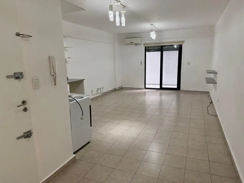Monoambiente con patio en Almagro
